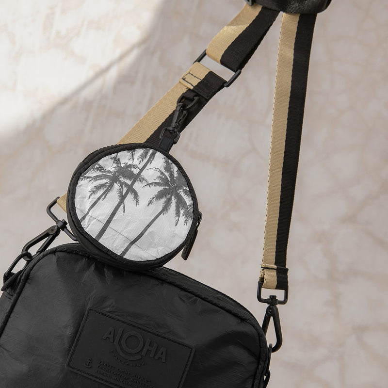 The Strap | Le Voyageur