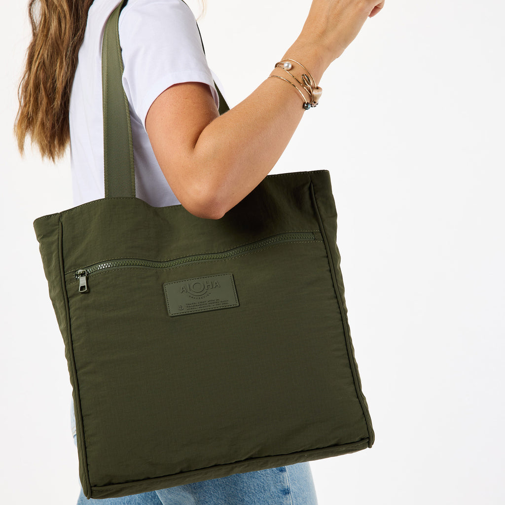 Keep It Light Daily Tote | Monochrome