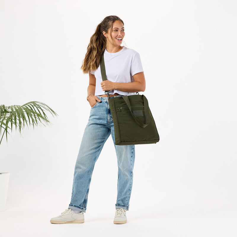 Keep It Light Daily Tote | Monochrome
