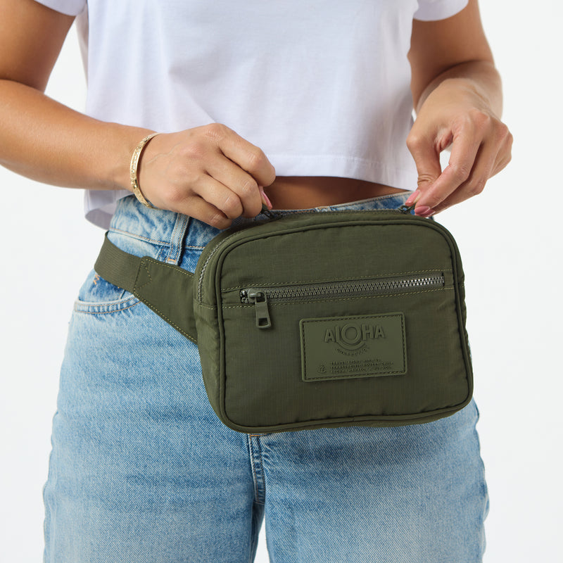 Keep it Light Hip Pack | Monochrome