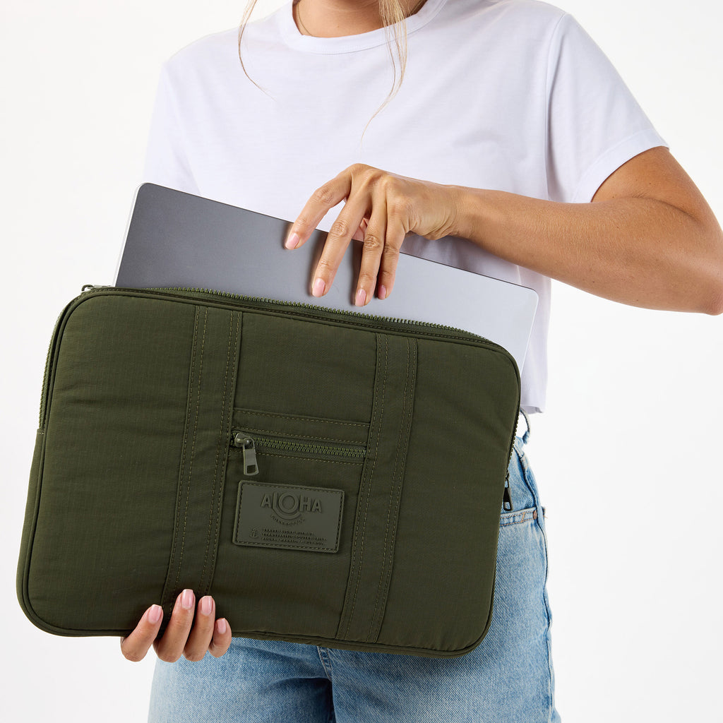 Keep It Light Laptop Case | Monochrome
