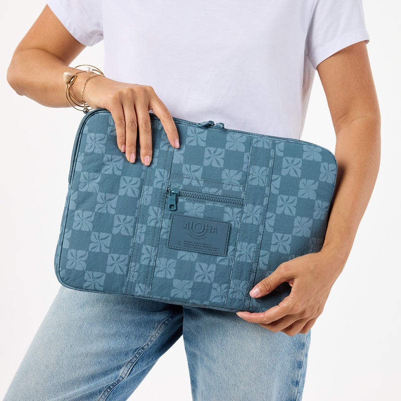 Keep It Light Laptop Case | Pua Check