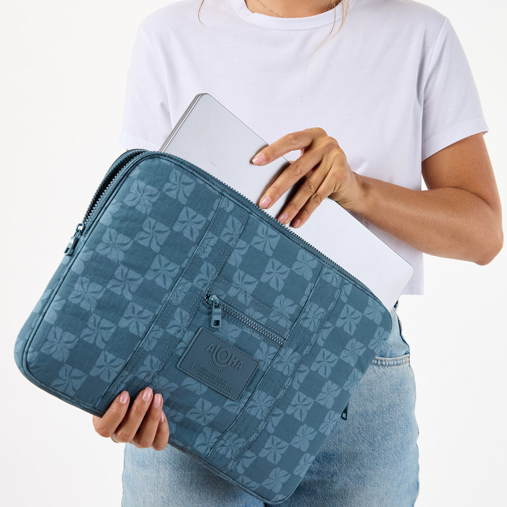 Keep It Light Laptop Case | Pua Check