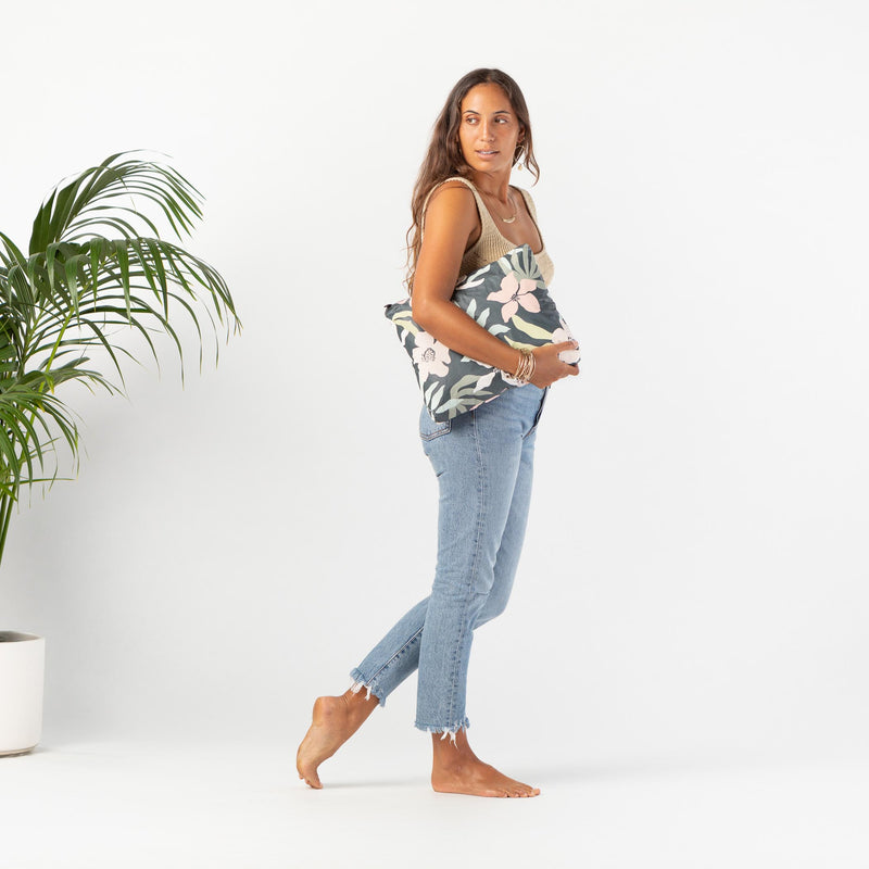 Max Pouch | Flora - Front 1