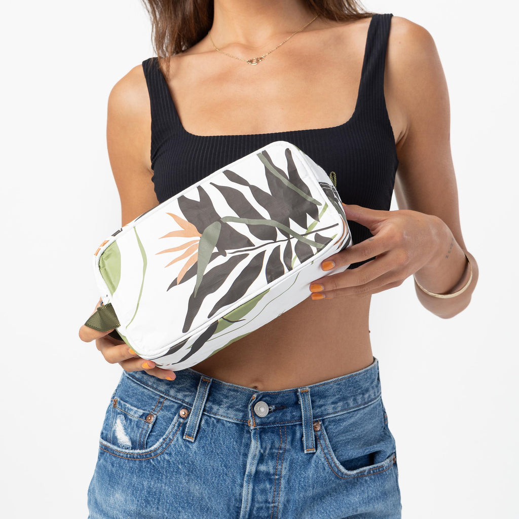Dopp Kit | Painted Birds - Close-Up 1